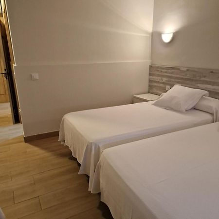 Hotel La Quinta Cue Bagian luar foto
