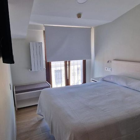 Hotel La Quinta Cue Bagian luar foto