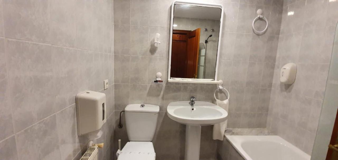 Hotel La Quinta Cue Bagian luar foto
