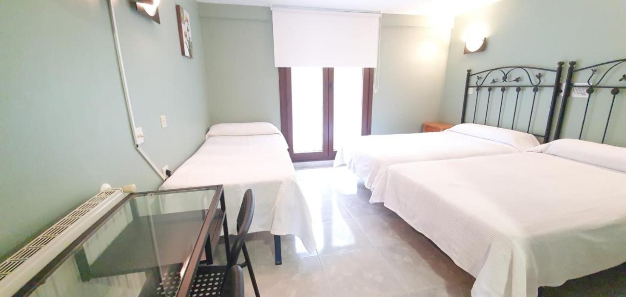 Hotel La Quinta Cue Bagian luar foto
