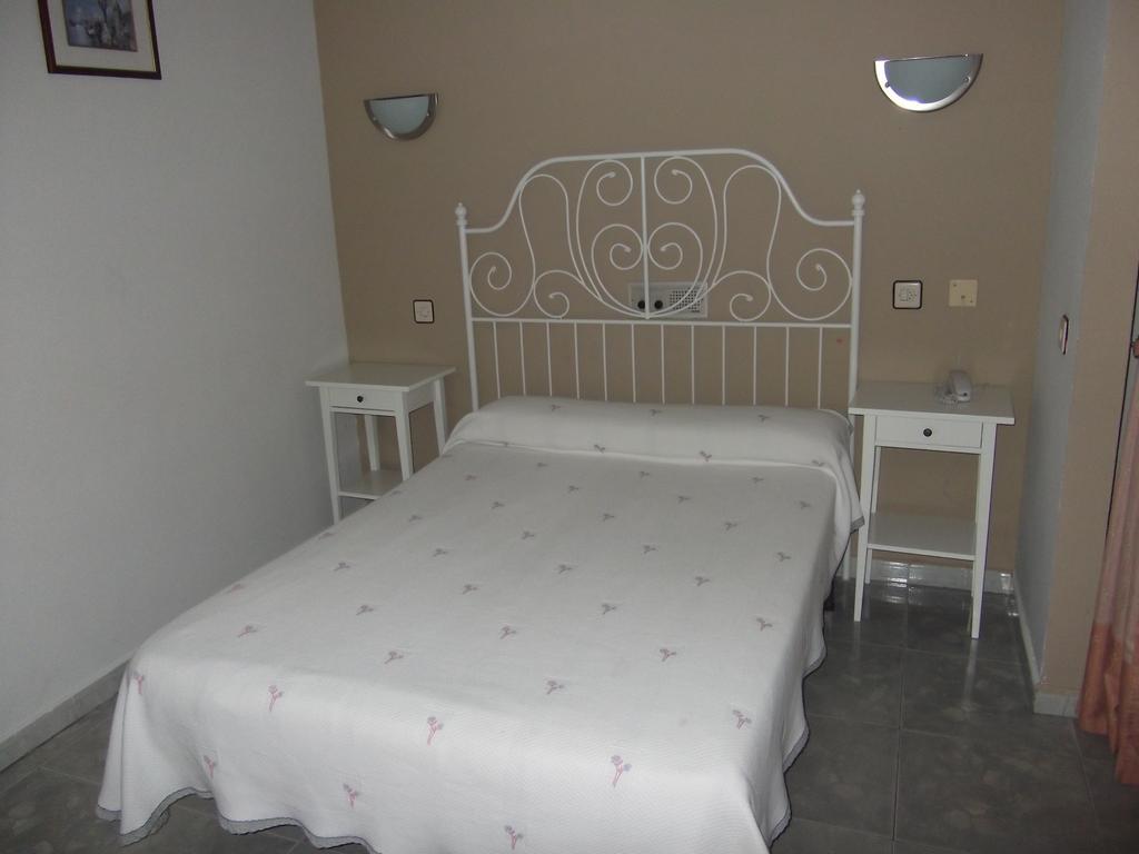 Hotel La Quinta Cue Bagian luar foto