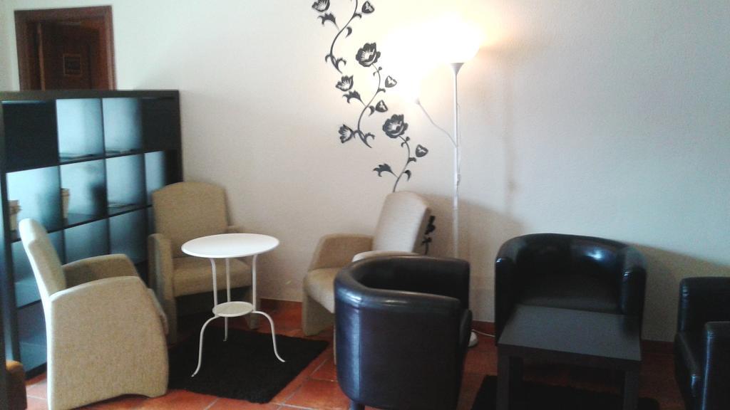 Hotel La Quinta Cue Bagian luar foto