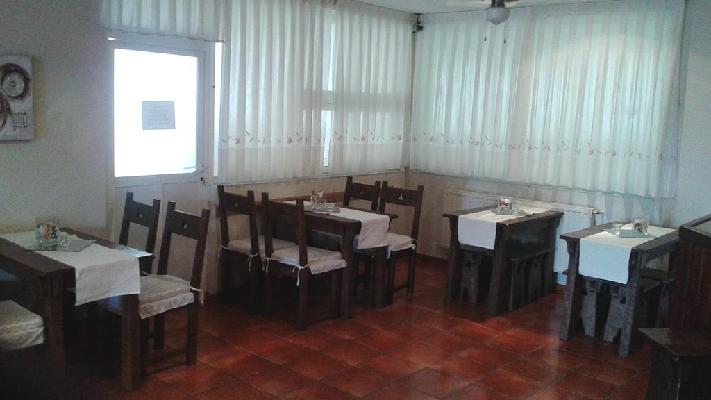 Hotel La Quinta Cue Bagian luar foto