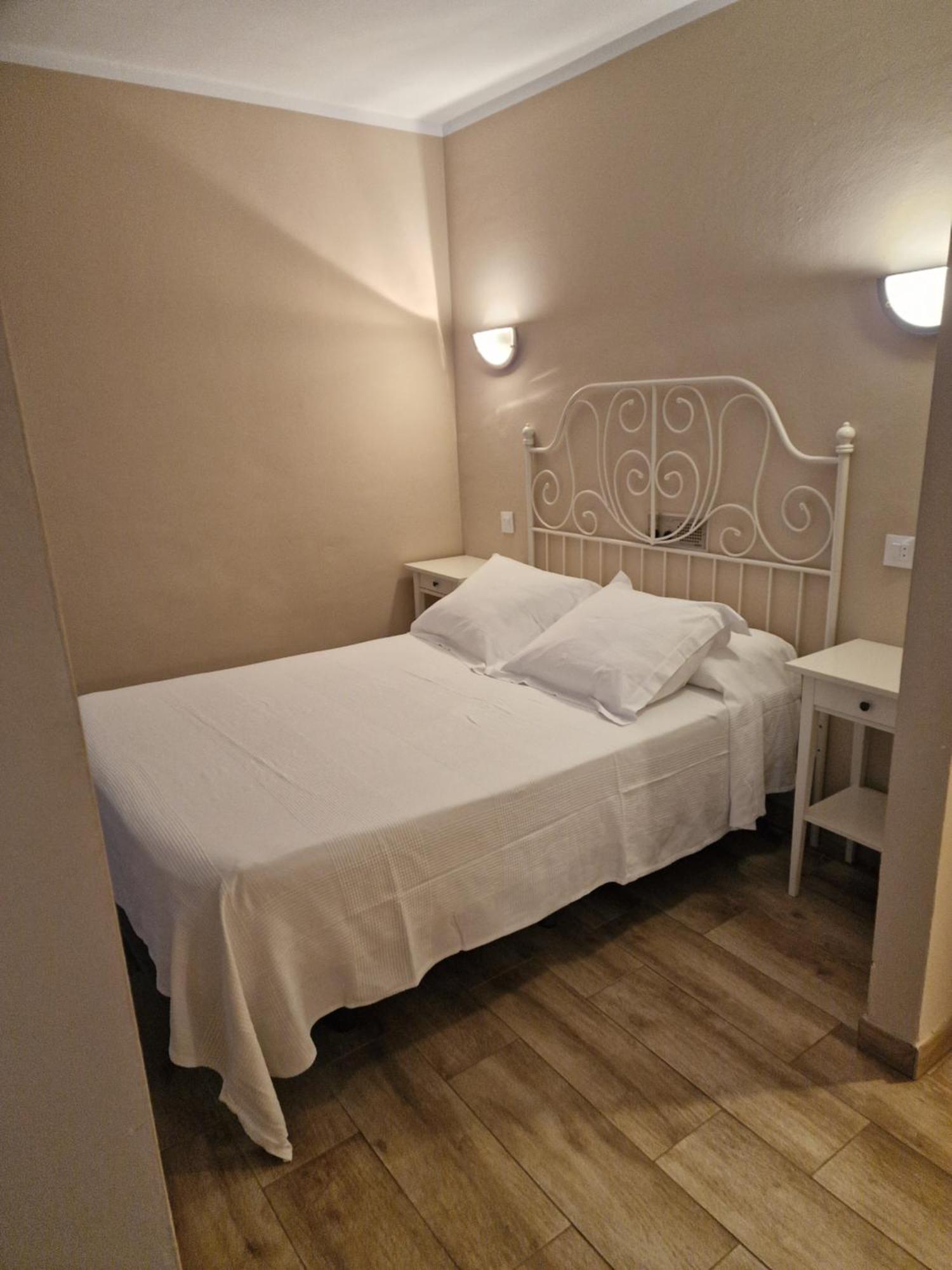 Hotel La Quinta Cue Bagian luar foto