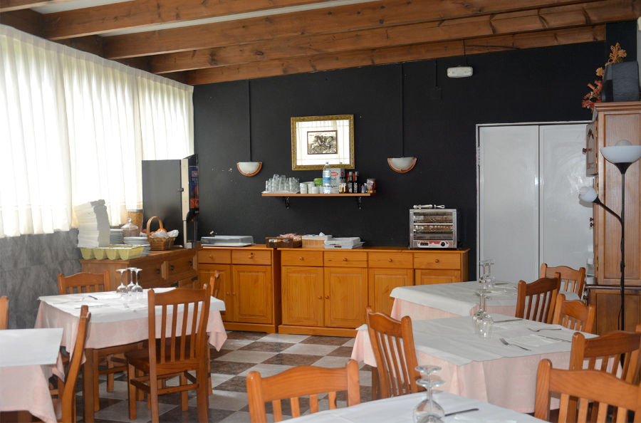 Hotel La Quinta Cue Bagian luar foto